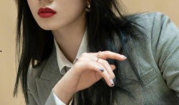 娱乐爆料迪丽热巴秦岚私下关系,友谊见证娱乐圈真挚情感