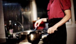 爆料婆婆做饭视频,视频曝光家常菜制作全过程