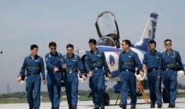 飞行员爆料南极人视频大全,飞行员揭秘南极人真实生活全景