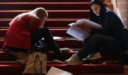 英国爆料病毒女记者视频,勇敢发声，揭开真相的幕后英雄