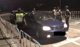 交警爆料歹徒视频播放